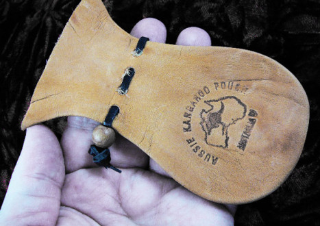 Kangaroo coin pouch for coins