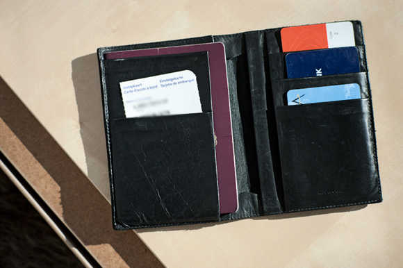 m0851 Passeport Holder