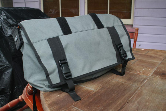 Monty: 21L Weatherproof Messenger Bag