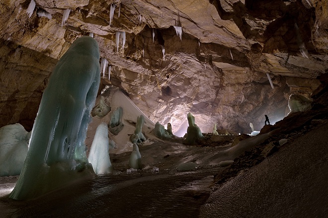 Cave photographer Robbie Shone