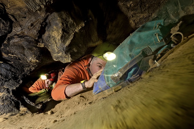 Specialist Carry - Cave Photographer