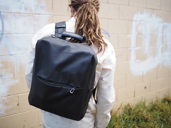 Drive By :: Côte&Ciel Rhine Flat Backpack - Carryology - Exploring 