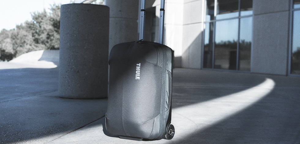 Thule Subterra Carry-On 22&#8243; :: Drive By