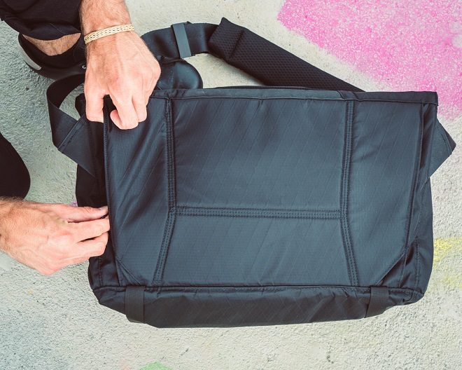 Triple Aught Design Parallax Messenger Review :: Drive By - Carryology