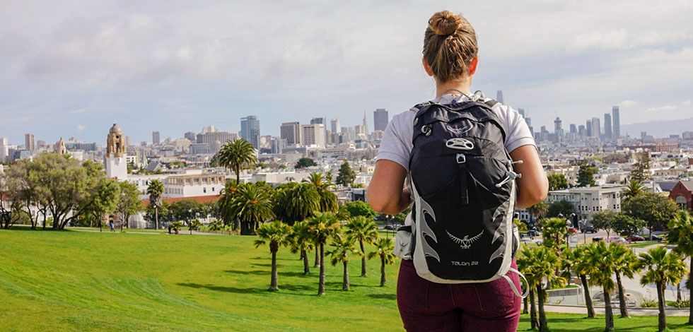 Pack light with the help of the Carbon 2 way Sports bag. It can be