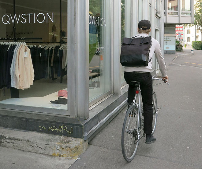 Essentials to carry around Zurich: QWSTION Day Tote