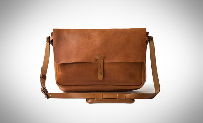 11 Stylish Leather Messenger Bags for Men [2022 Guide]