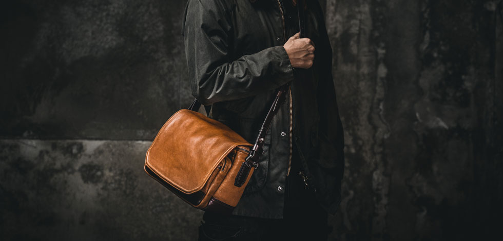 mirrorless sling bag