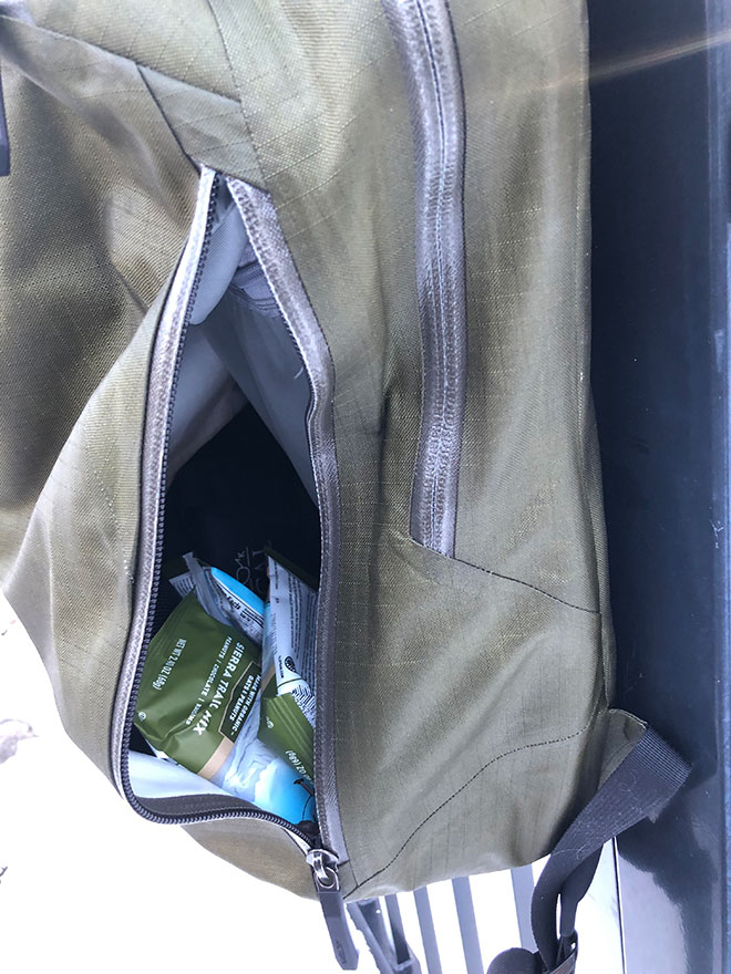 Arc'teryx-Granville-Zip-16-Backpack3 - Carryology - Exploring better