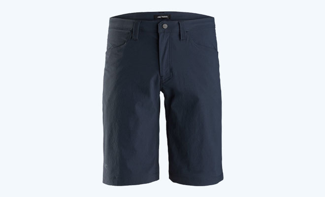 arcteryx-russet-shorts---travel-shorts in navy