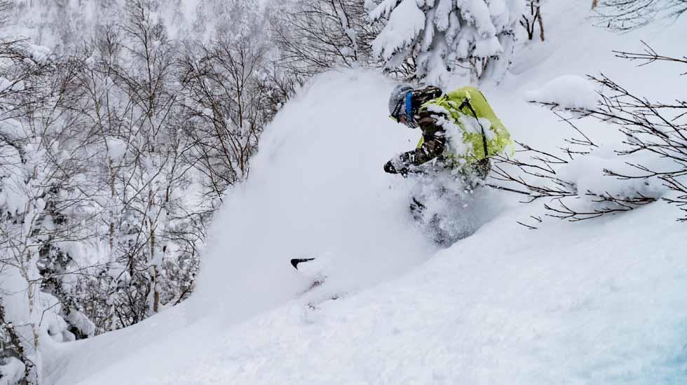 skiiing in hokkaido