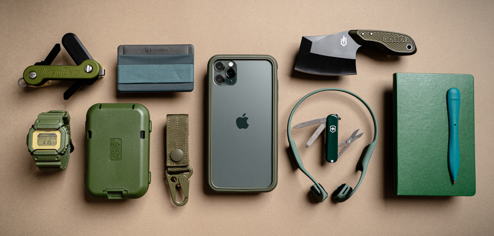 https://www.carryology.com/wp-content/uploads/2019/11/Midnight-Green-EDC.jpg