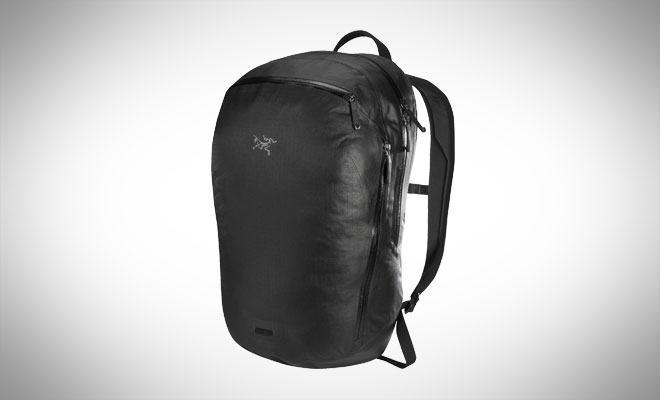 7 Minimal All-Black Backpacks for Urban Commuters I CARRYOLOGY