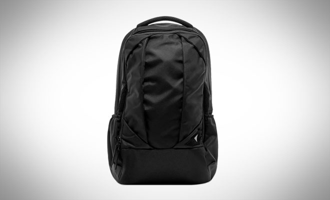 7 Minimal All-Black Backpacks for Urban Commuters I CARRYOLOGY