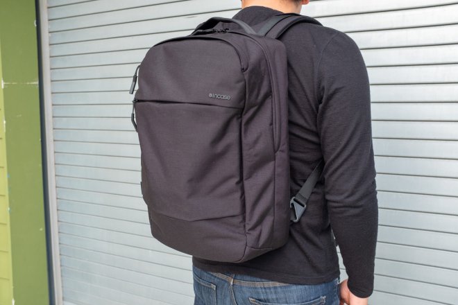 reptielen gesloten Document Incase Drops Their Iconic City Pack in Rugged Cordura I CARRYOLOGY