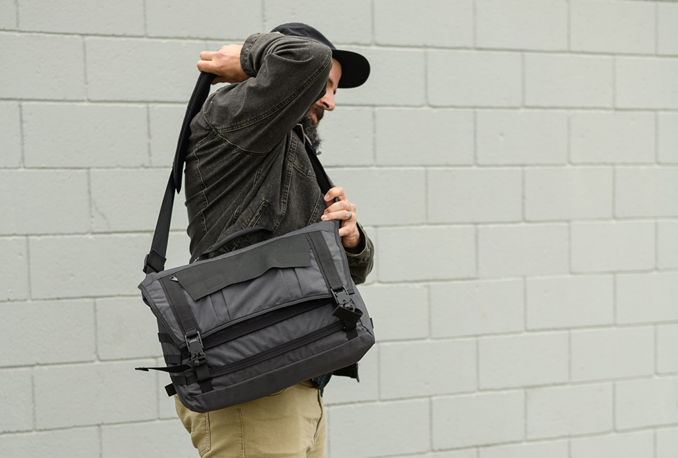 Khyte : Weatherproof Laptop Messenger Bag