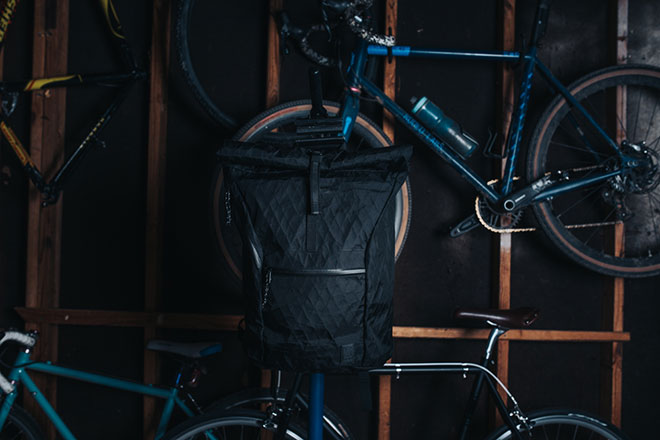 Bike commuter backpack: Chrome Industries BLCKCHRM 22X Yalta 3.0