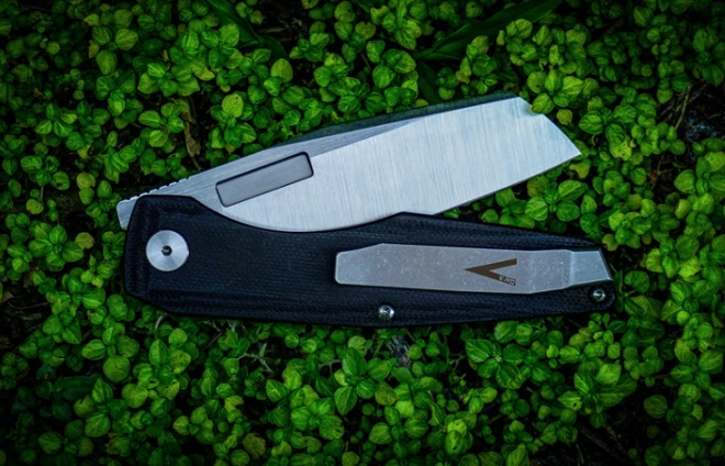 EDC knife makers: Vero Engineering Axon