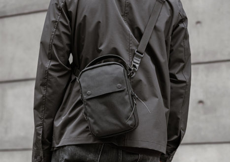 Black Ember Kompak Crossbody Bag