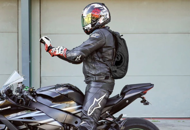 Into Carry Cafe Racer Review - Carryology