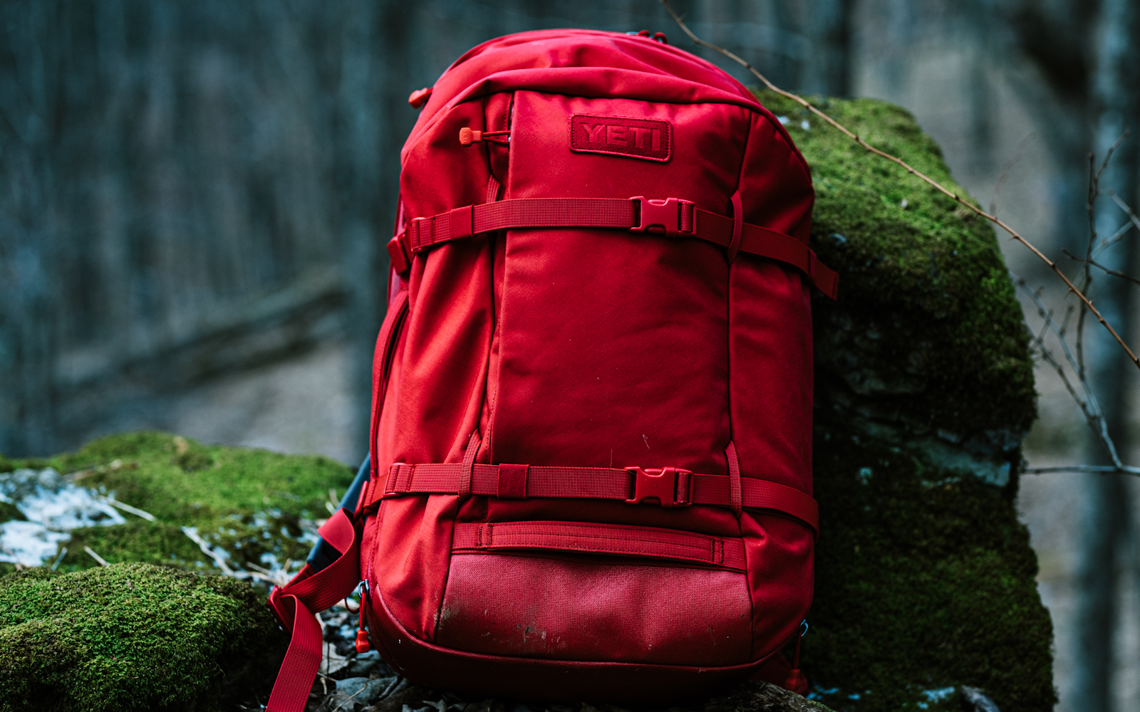 Unboxing Aesthetic: Yeti Crossroads 27L Backpack - Black - Loaded for a  Trip 