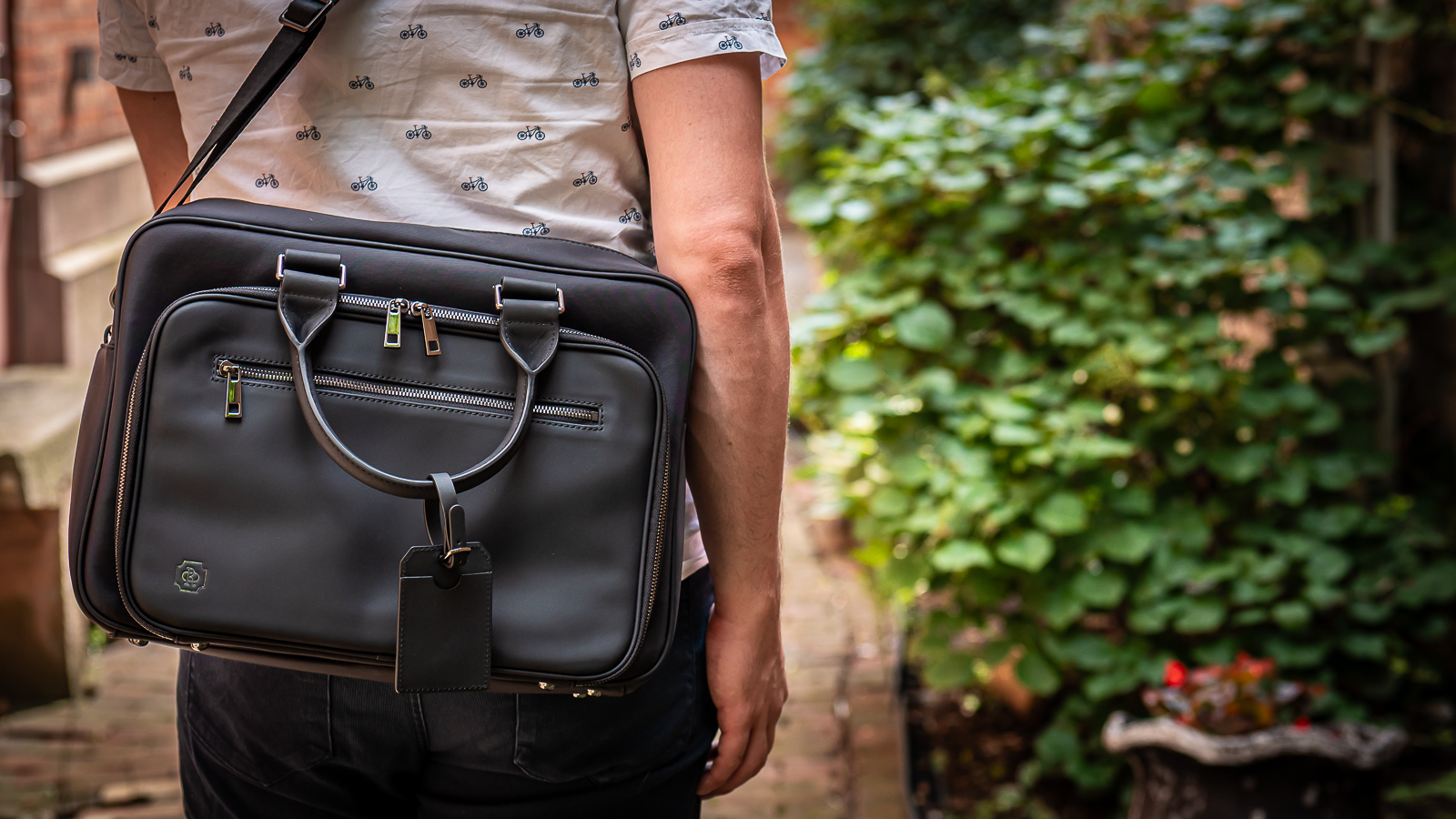 Modern Styling with Oak &amp; Rove&#8217;s Alto Briefcase