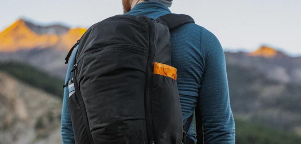 9 Great Crossbody and Sling Bags for Men to Buy in 2022 I CARRYOLOGY