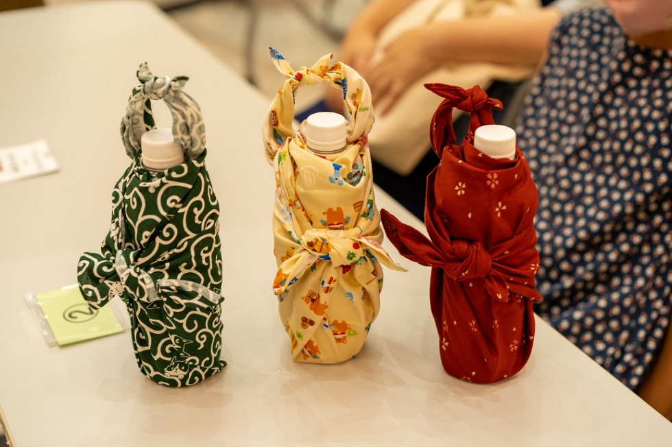 Furoshiki carrying bottles