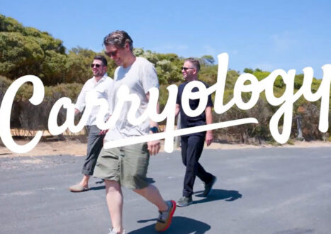 CARRYOLOGY TEAM WALKING