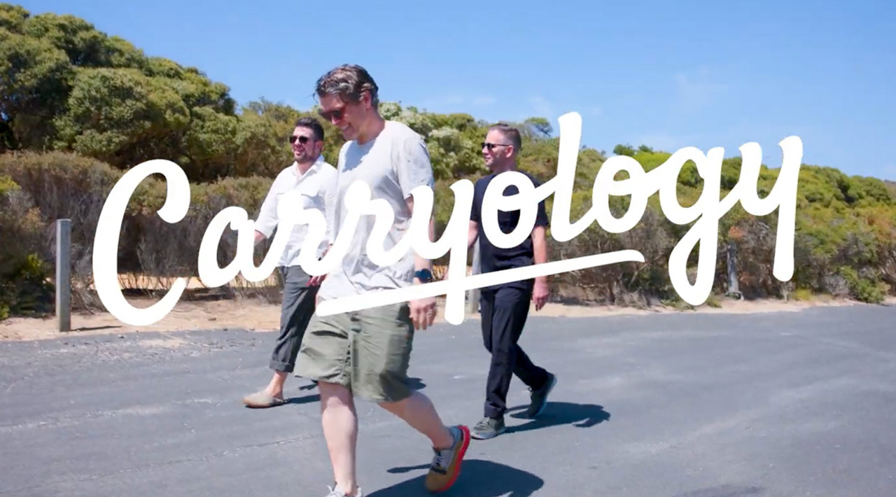 CARRYOLOGY TEAM WALKING